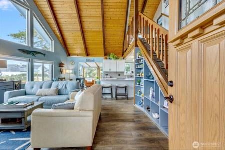 331 Harbor View SE