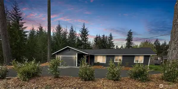4048 Offut Lake SE