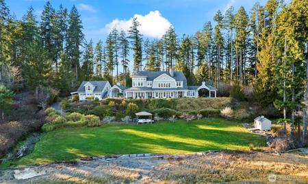 7104 Grapeview Loop