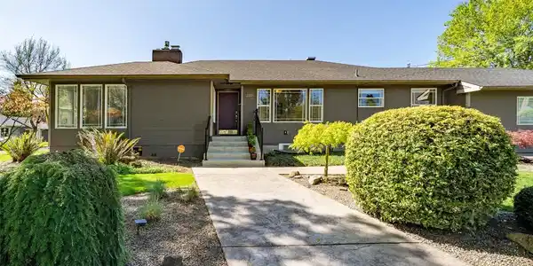 2205 Nichols