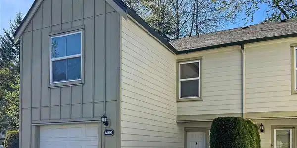 1600 121st SE