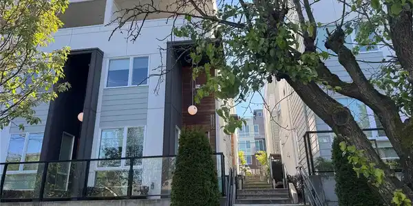 2218 Franklin E