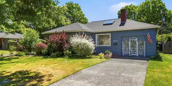 2219 Washington