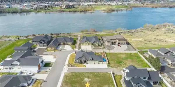 345 Pugsley NW
