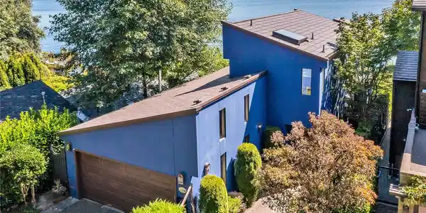 1310 Lakeside S