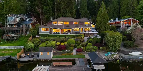 5627 Flowing Lake