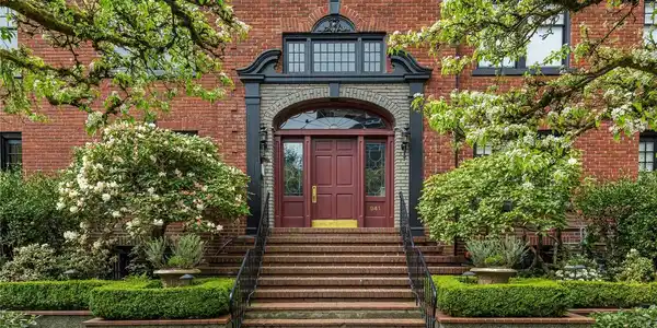 941 11th E