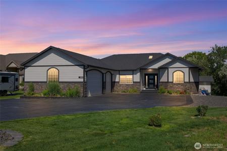 800 Camas Pl