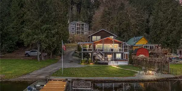 1324 Lake Roesiger