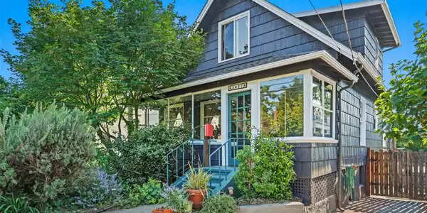 3427 Densmore N