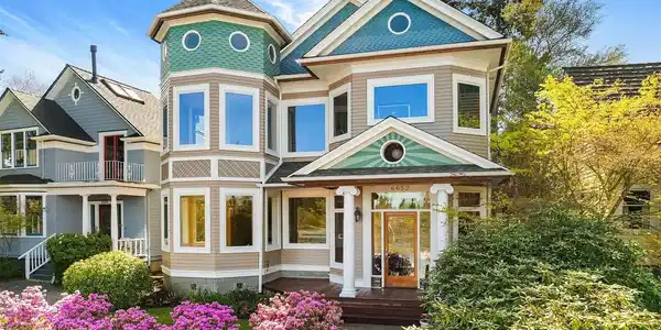 6652 Green Lake N