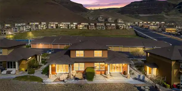 23496 Sunserra Loop NW