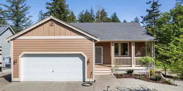 21920 Promontory SE