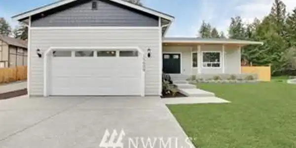 7507 185th E