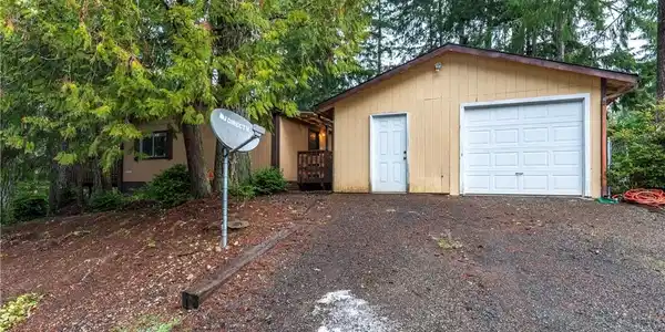 210 Eastlake
