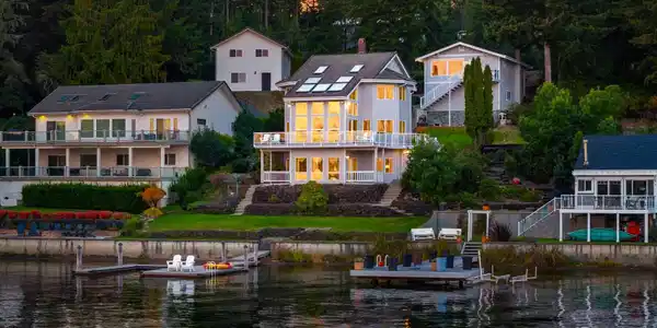 2210 E Mason Lake W