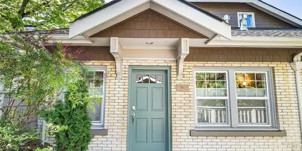 2225 Eastlake E