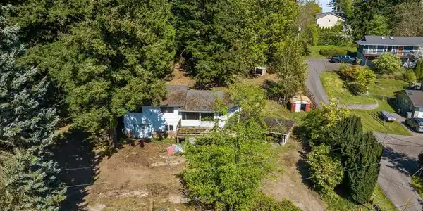 1307 Lake Stickney