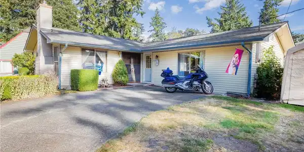 N lake Drive SW