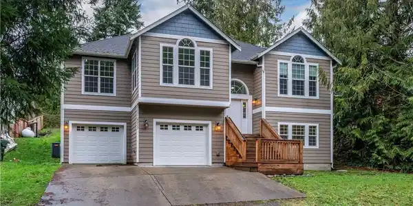 22007 Bluewater Drive SE