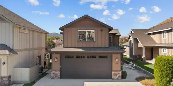 9426 Yakima NW