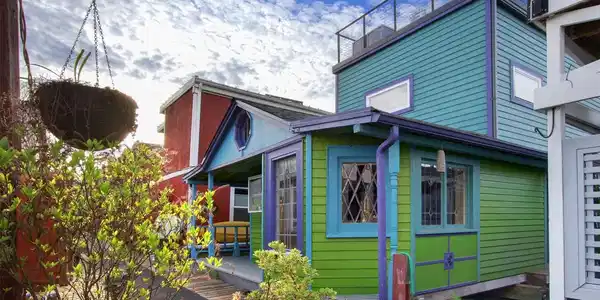 2031 Fairview E