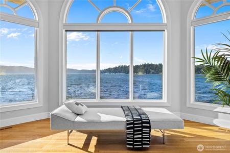 2819 Lake Sammamish NE