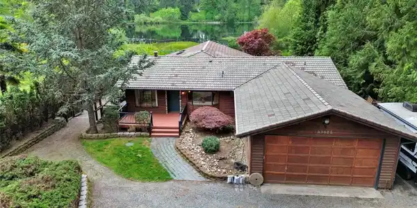 33025 Holm Lake SE