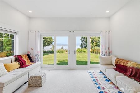 108 Livingston Bay