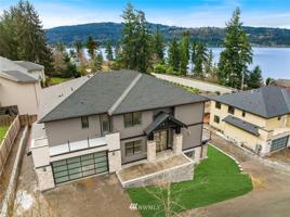 2820 Lake Sammamish SE