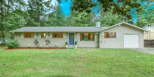 10857 8th SW