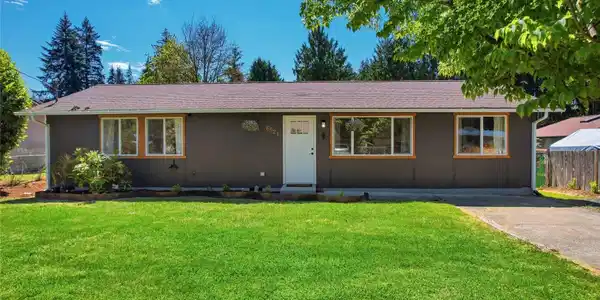 6521 194th E