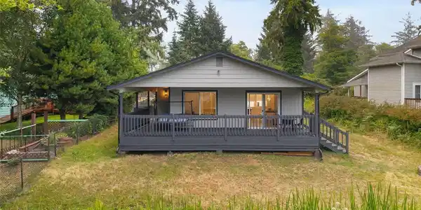 791 Duck Lake SE