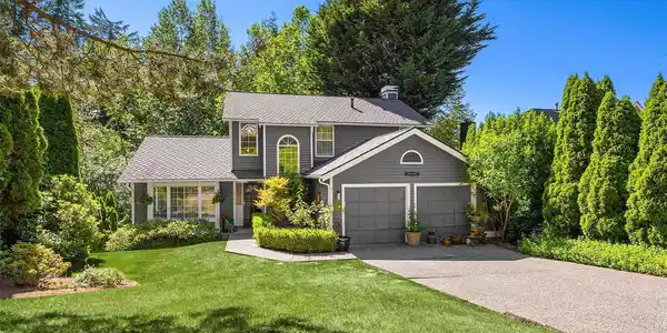 4261 244th SE