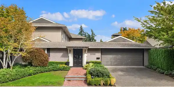 2124 Broadmoor E