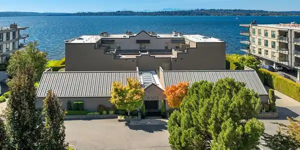 6363 Lake Washington NE