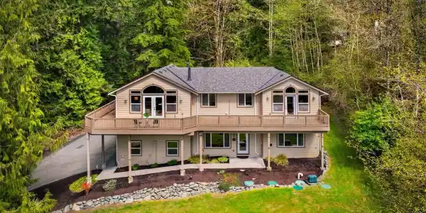 507 Lake Roesiger