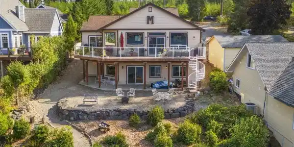 2231 Mason Lake Drive E