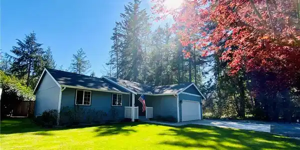 22423 Autumnwood Court SE