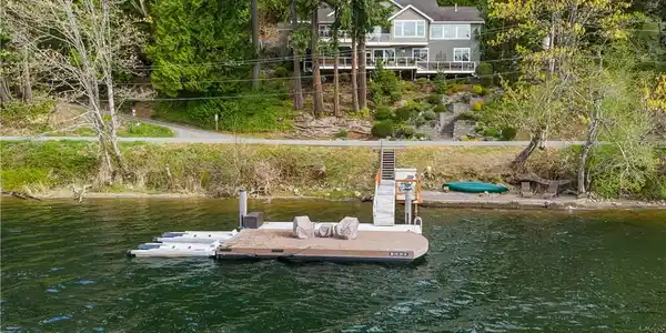 729 N Lake Samish Drive