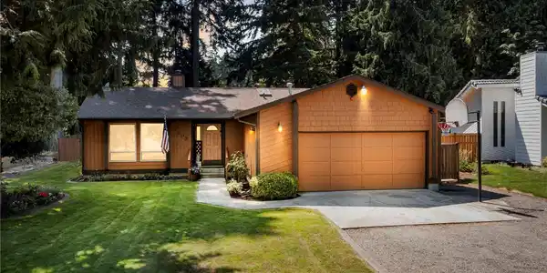 4002 Lakeridge E