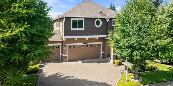 7715 202nd E