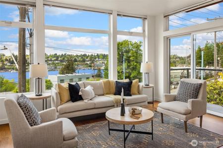 2960 Eastlake E