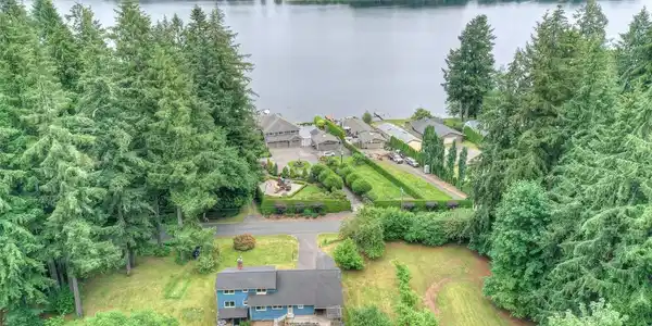 7021 Lakeside SW