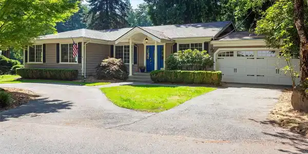 13805 Lake Kathleen SE