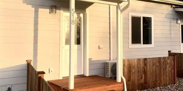 518 Dolphin NE