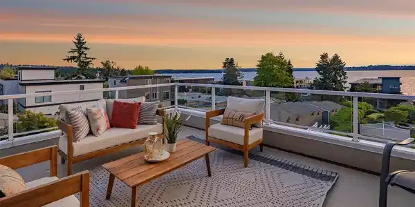 6424 Lake Washington NE