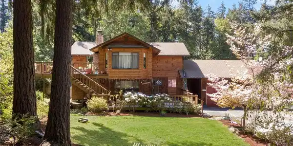 15945 Lindsay SE