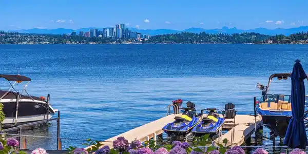 1318 Lakeside S