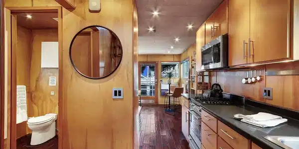 2040 Westlake N